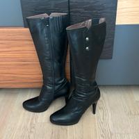 Stivale nero TG 40 con tacco e plateau