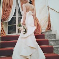 Abito da sposa Antonio Riva con coprispalle e velo