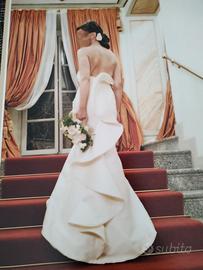 Abito da sposa Antonio Riva con coprispalle e velo