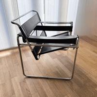 Poltrona Wassily in cuoio nero Marcel Breuer