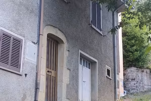 Casa indipendente immersa nella natura