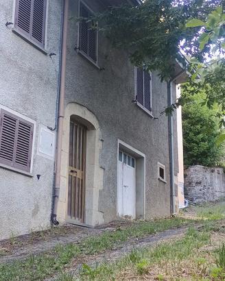 Casa indipendente immersa nella natura