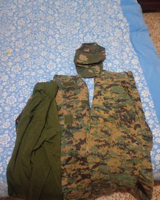 completo mimetico pixelato 