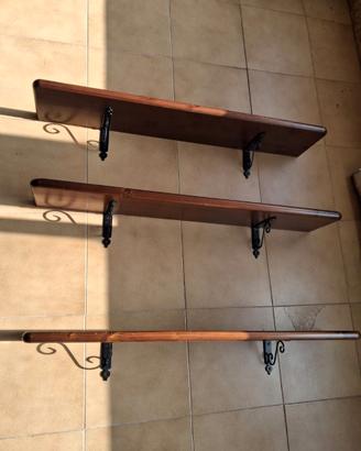N° tre mensole in legno massello con staffe