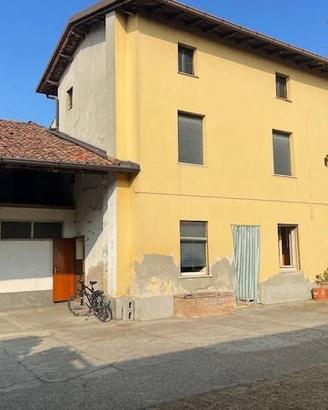 Rustico / Casale di 400 m² con 5 locali a Monte Cr