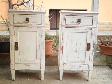 COMODINI IN LEGNO