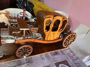 Modellino carozza per cavalli legno in scala