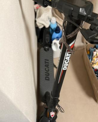 Monopattino elettrico come nuovo DUCATI pro 2