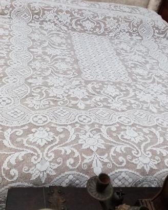Pizzo Filet a Modano (Rete Annodata a Mano)

