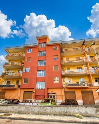 Appartamento in parco con garage e posti auto