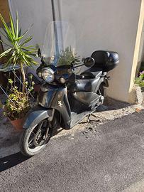 Scooter Aprilia Scarabeo 250
