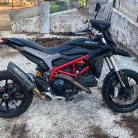 Hypermotard 821