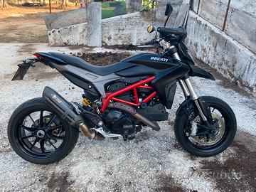 Hypermotard 821