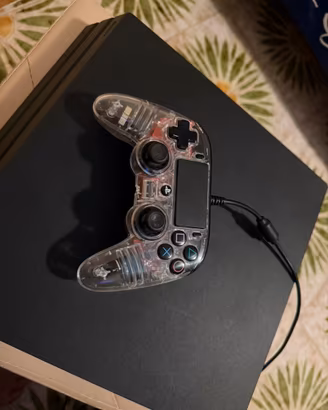 Ps4 pro 1 tb, +account ps, +vari giochi, trattabil