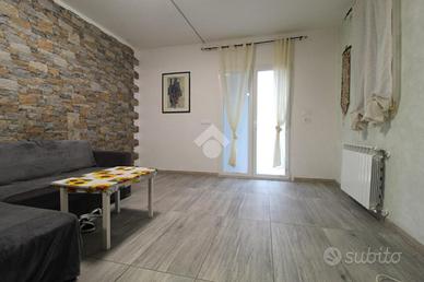 CASA SEMINDIPENDENTE A BAGNOLO IN PIANO