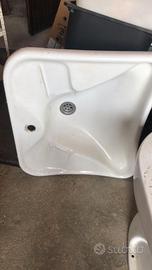 Lavandino sospeso in ceramica per disabili