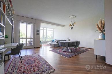 Appartamento di 220 m² con più di 5 locali e box a