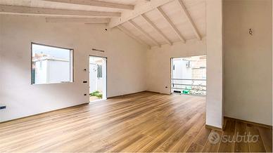 Nuova villa unico livello con ampio giardino su tr