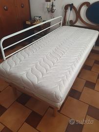 Letto ortopedico da degenza con sponda e materasso