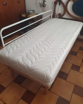 Letto ortopedico da degenza con sponda e materasso