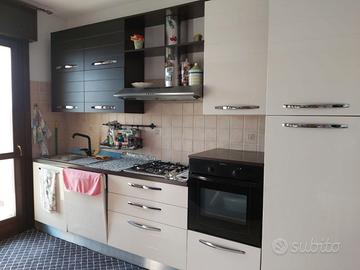 Cucina lineare come nuova
