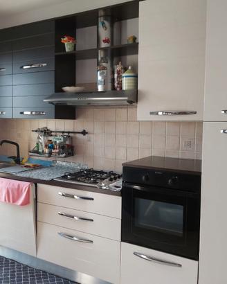 Cucina lineare come nuova