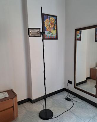 Lampada da terra moderna con LED orientabile