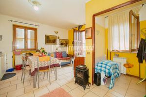 CASA INDIPENDENTE SU DUE LIVELLI CON ORTO