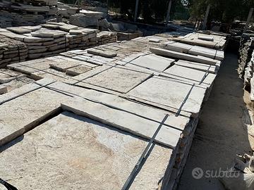 Basoli solo di pietre di recupero