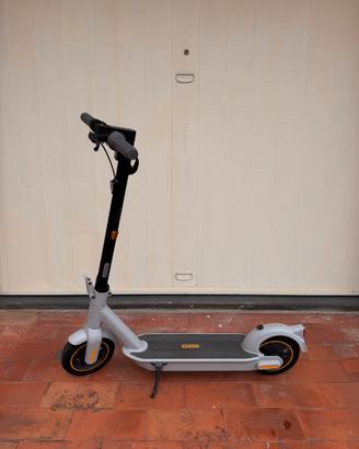 Monopattino Ninebot MAX G30 LEII