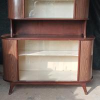 Mobile vintage con vetrine