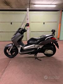 Yamaha x-max 250