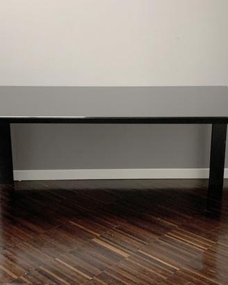 Tavolo Design Minimal in Ferro Nero e Vetro Scuro