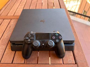 PS4 Slim 500GB Come Nuova + 2 Controller