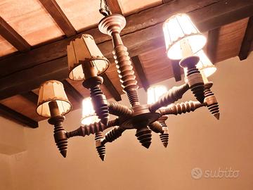 Lampadario antico in legno