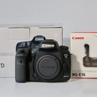 Canon 7D Mark II + BG-E16 - 15.115 scatti (Canon)