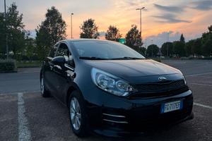 Kia Rio 1.1 disel RETROCAMERA IDEALE NEOPATENTATI