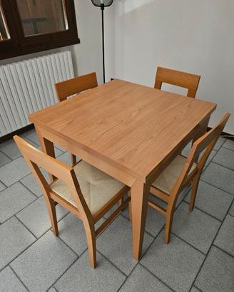 Tavolo Scavolini  1m×1m estendibile fino a 2m.