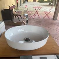 Lavabo appoggio e rubinetto