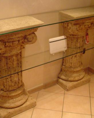 arredo ingresso - colonne in tufo.