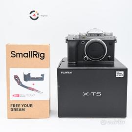 Fujifilm X-T5 Silver Pari al nuovo 2.759 Scatti