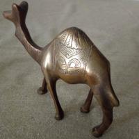 Antica statua in ottone a forma di cammello