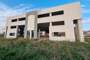 In zona servitissima capannone frazionabile da rif