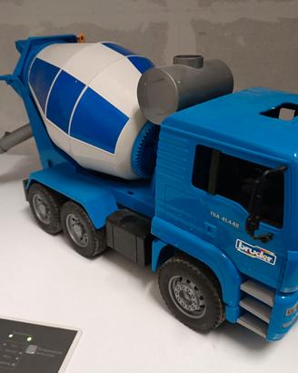 Camion Betoniera marca Bruder