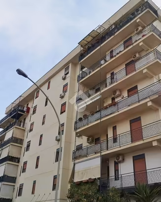 4 LOCALI A PALERMO