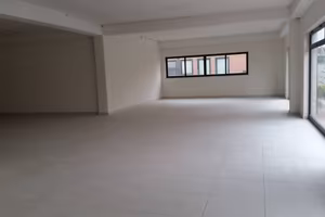 Immobile di 540 m² con 1 locale a Altopascio