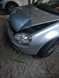 Golf 5 incidentata
