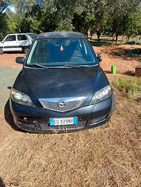 mazda 2 pezzi di ricambio 