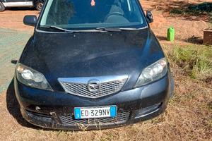mazda 2 pezzi di ricambio 