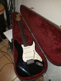 Stratocaster squier del 95’ + Custodia Rigida